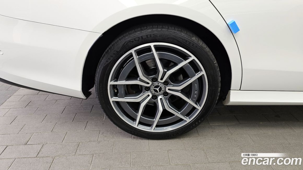 Mercedes-Benz E-Class E220d 4MATIC AMG Line, 2022
