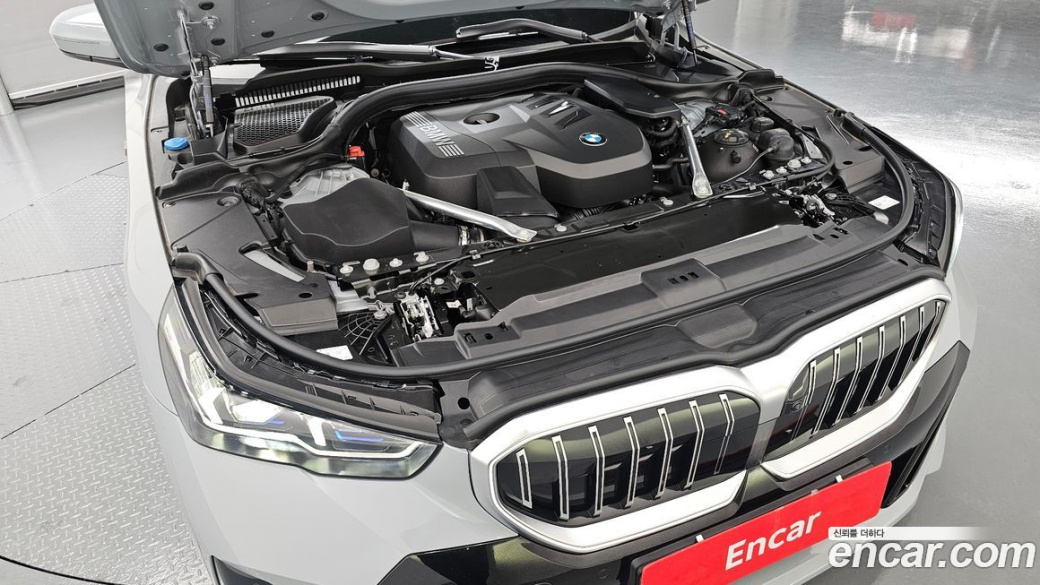 BMW 5-Series 520i M Sport, 2025