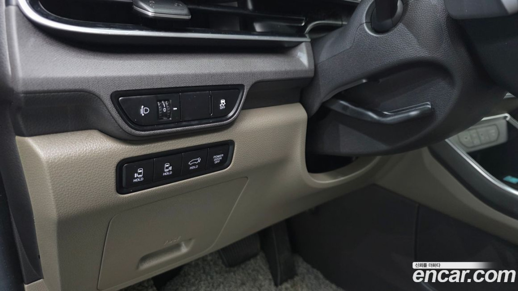 Kia Carnival 7-Seater Outdoor, 2024
