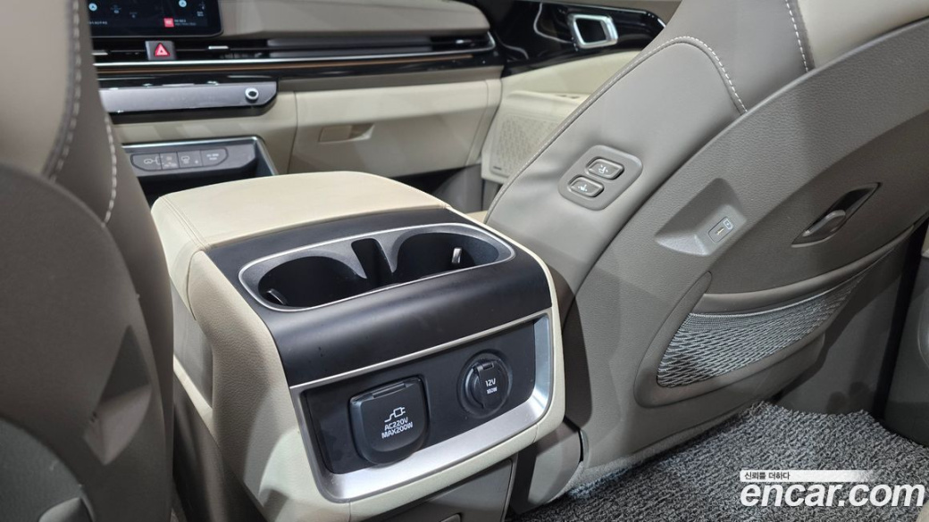 Kia Carnival 9-Seater Gravity, 2024