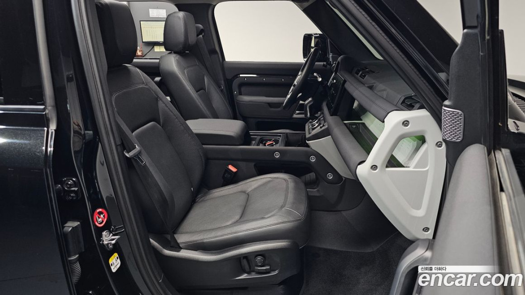 Land Rover Defender 110 D250 SE, 2023