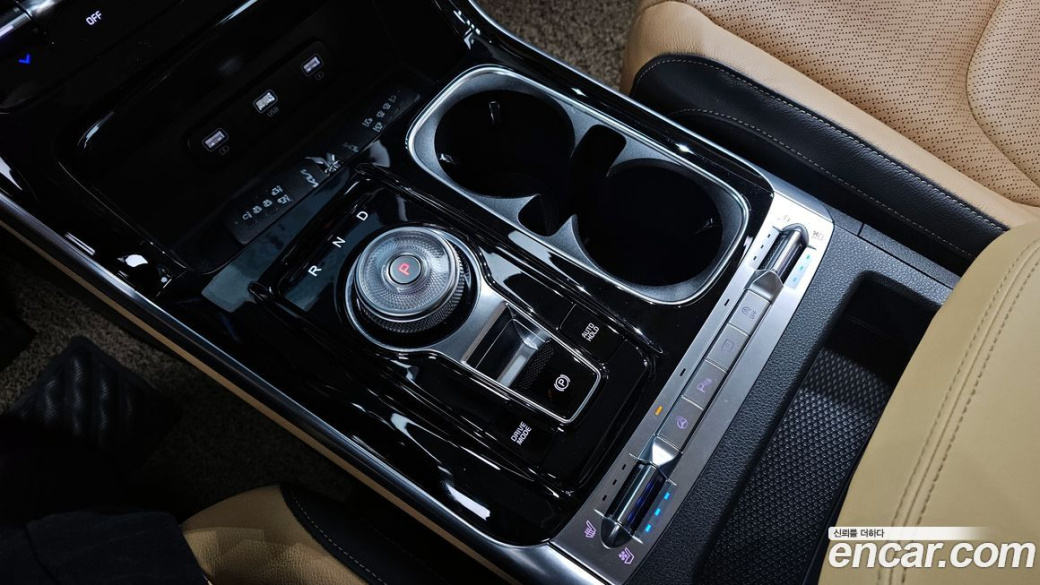 Kia Carnival 7-Seater Outdoor, 2023
