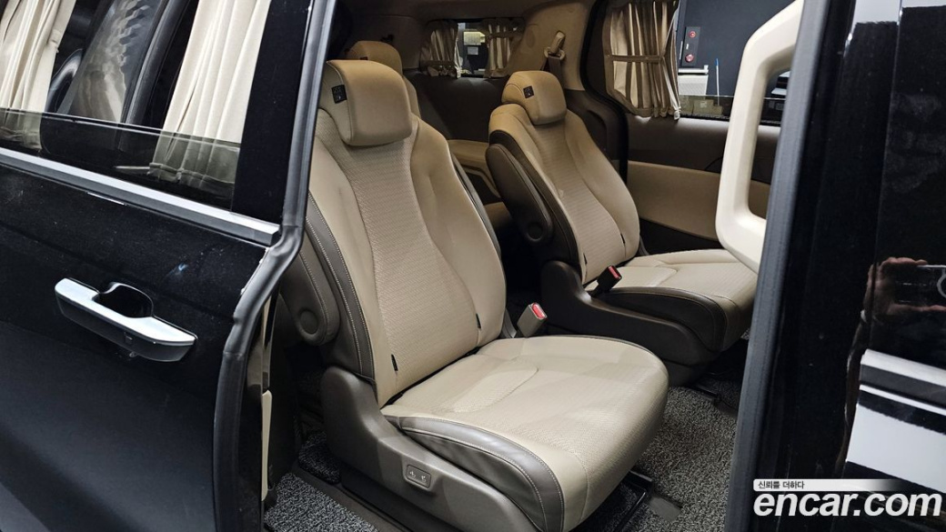 Kia Carnival 9-Seater Hi-Limousine, 2022