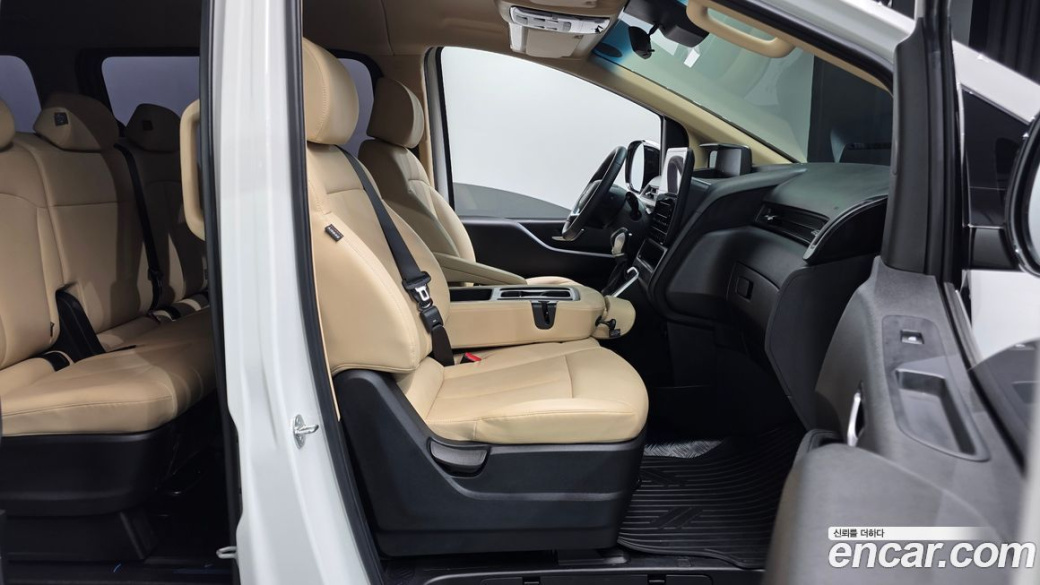 Hyundai Staria 4WD Tourer 9-Seater, 2025
