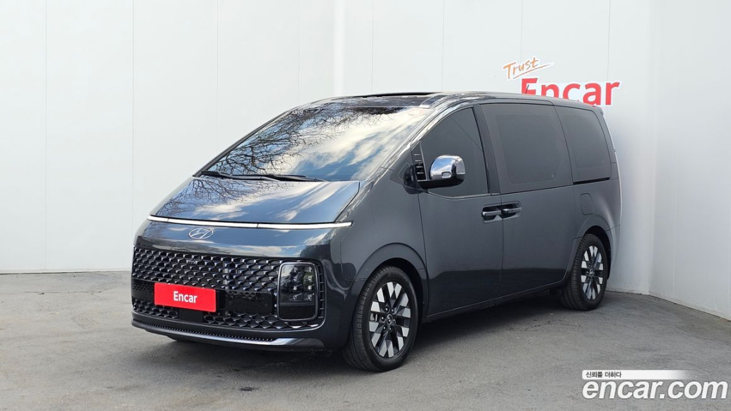 Hyundai Staria 4WD Lounge 9-Seater, 2022
