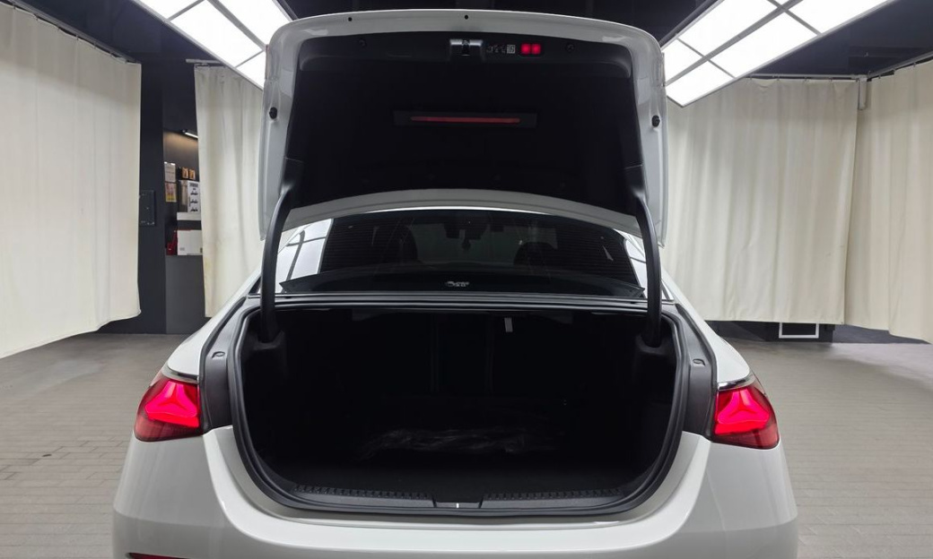 Mercedes-Benz E-Class E220d 4MATIC Exclusive, 2024