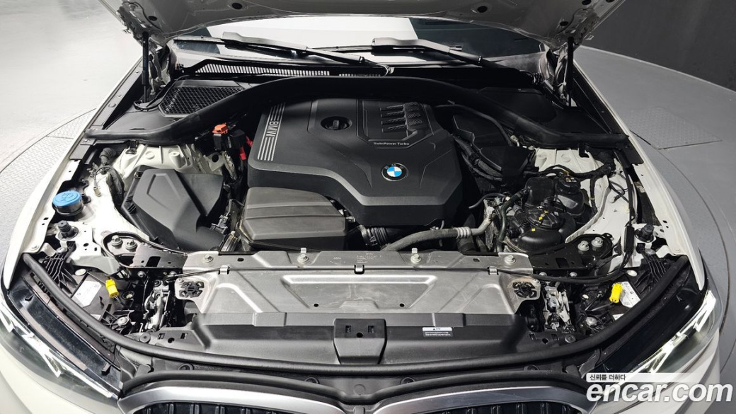 BMW 3-Series 320i, 2024