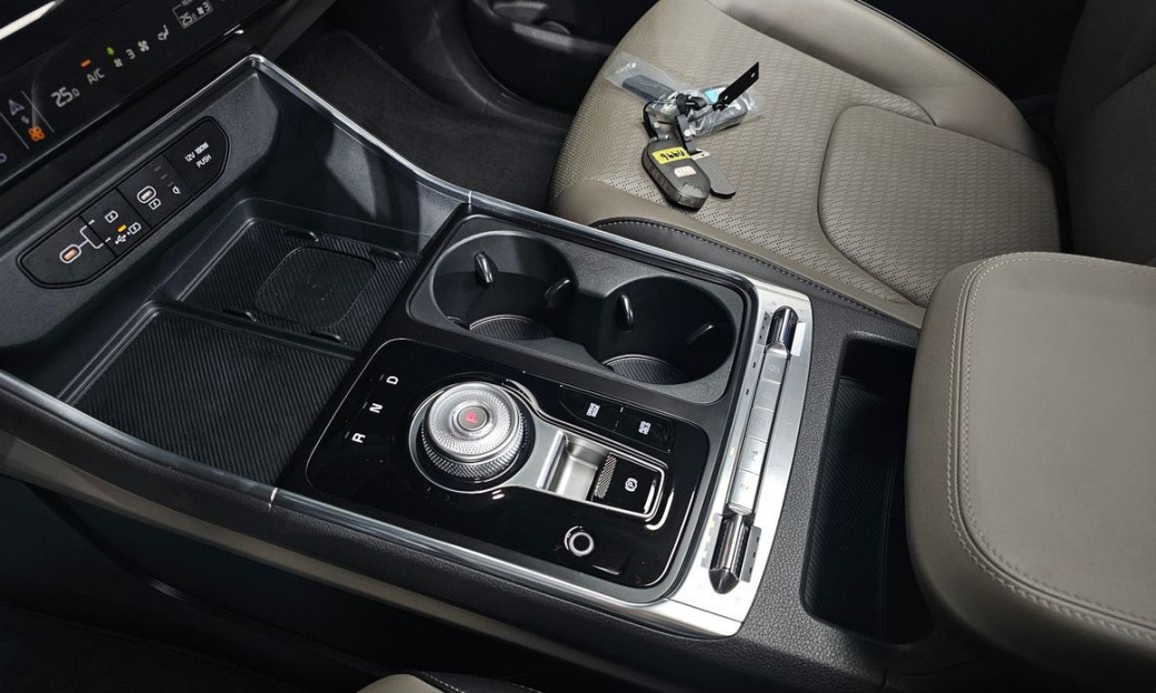 Kia Carnival 7-Seater Gravity, 2024