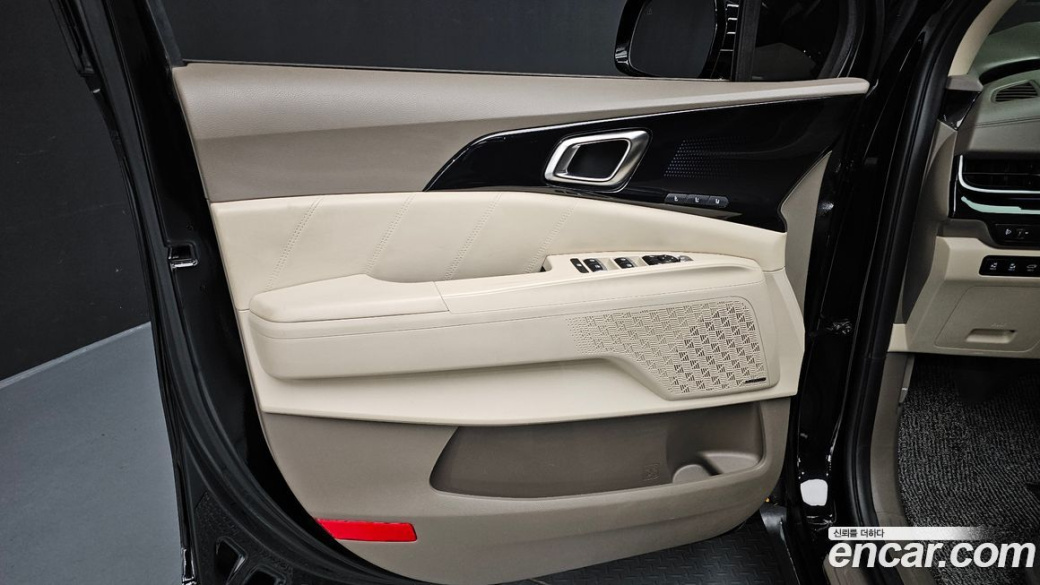 Kia Carnival 9-Seater Signature, 2024