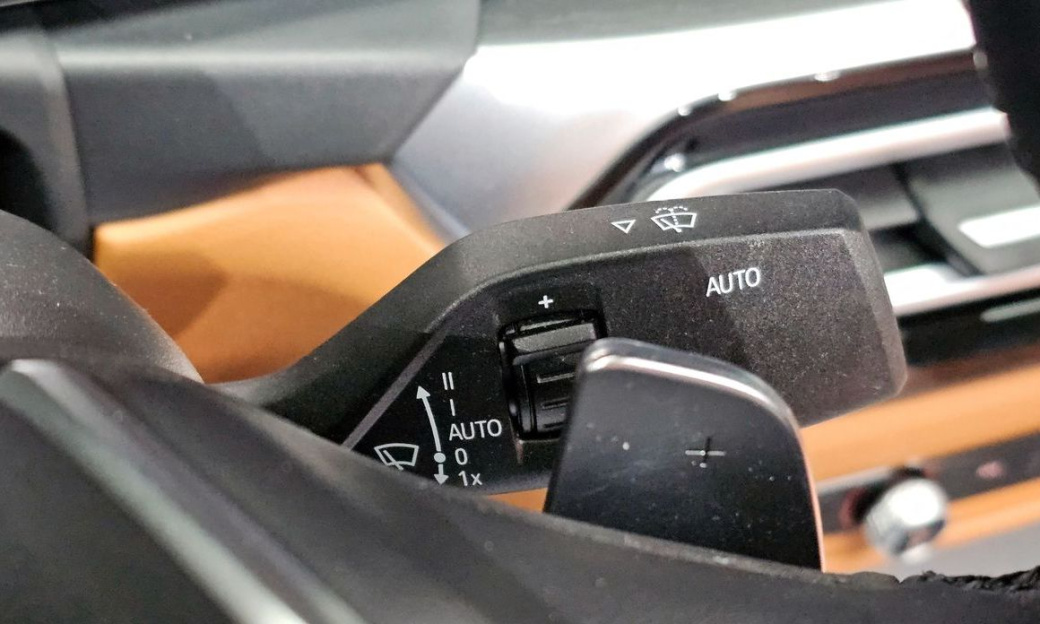 BMW 3-Series 320i, 2023