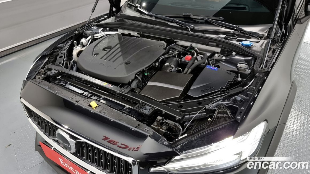 Volvo V60 B5 Ultimate AWD, 2024