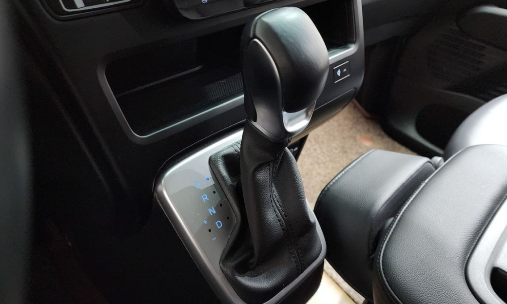 Hyundai Staria 4WD Tourer 9-Seater, 2024