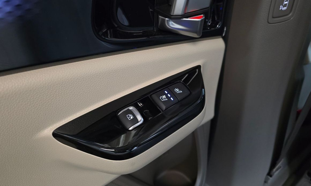 Kia Carnival 9-Seater Hi-Limousine, 2023