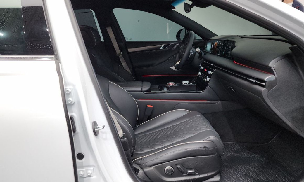 Genesis G80 Gasoline 2.5 Turbo 2WD, 2026
