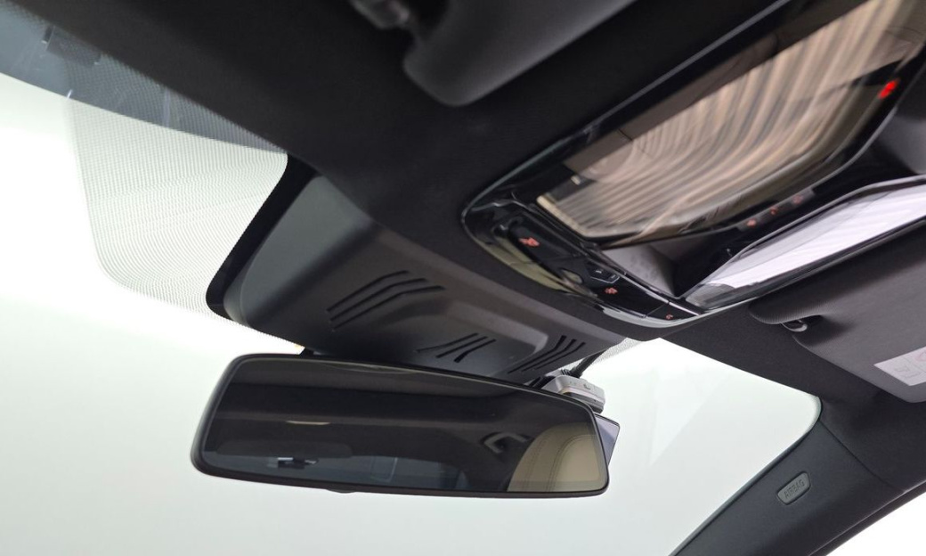 BMW 3-Series 320i, 2024