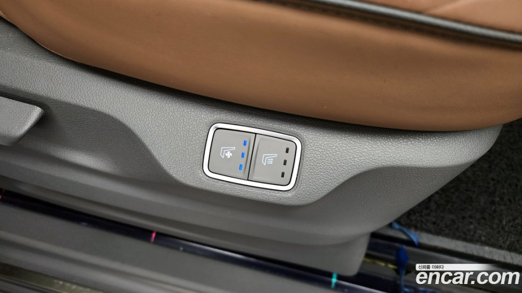 Hyundai Staria 4WD Lounge 9-Seater, 2022