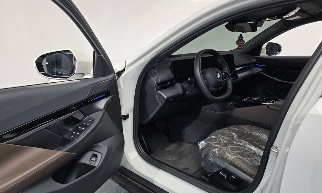 BMW 5-Series 520i, 2024