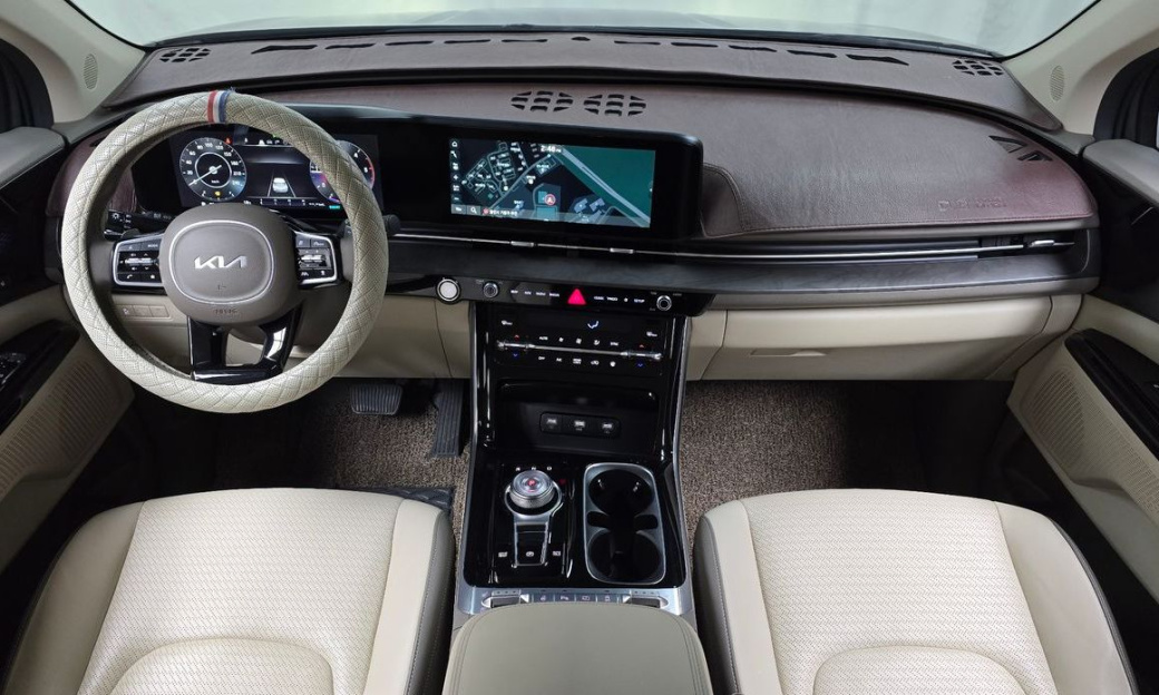 Kia Carnival 7-Seater Signature, 2022