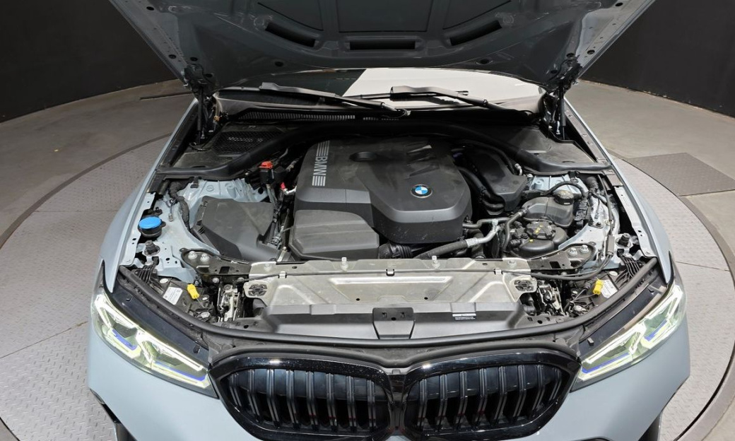BMW 3-Series 320i M Sport, 2025