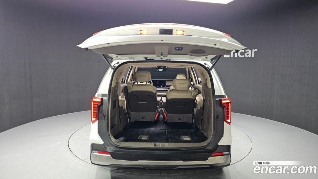 Kia Carnival 7-Seater Signature, 2024