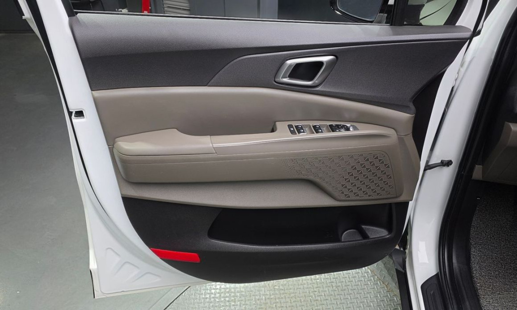 Kia Carnival 9-Seater Prestige, 2025