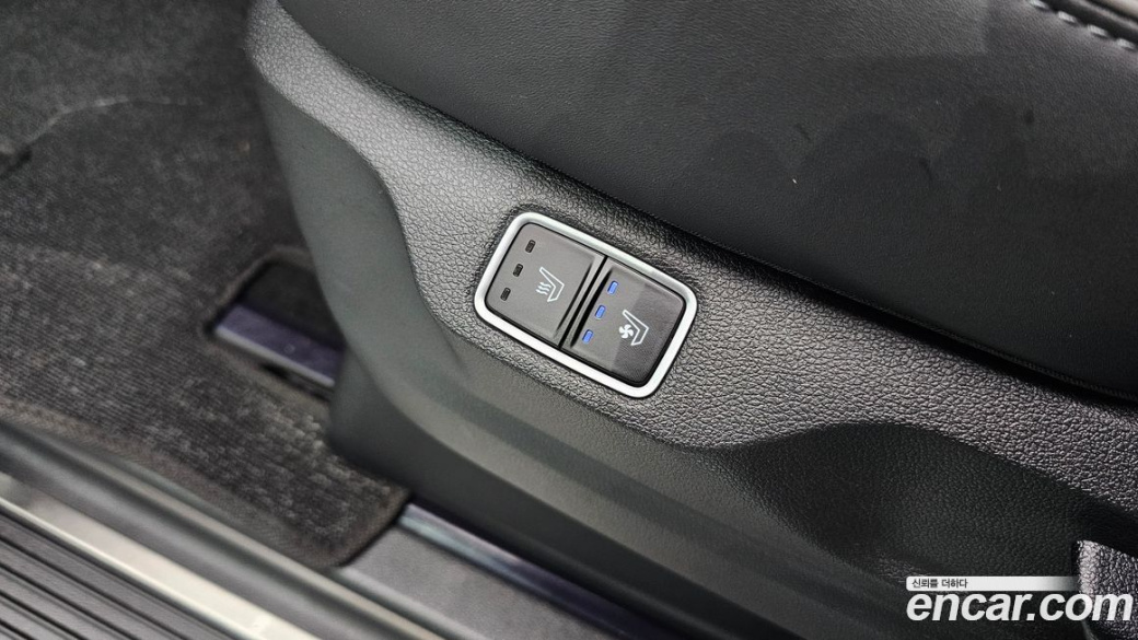 Hyundai Staria 4WD Lounge 9-Seater, 2025