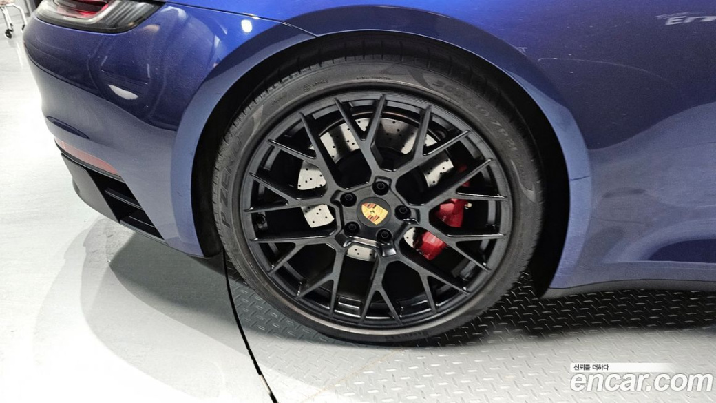 Porsche 911 Carrera GTS Cabriolet, 2023