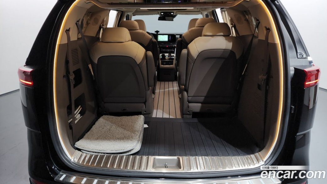 Kia Carnival 9-Seater Hi-Limousine, 2023