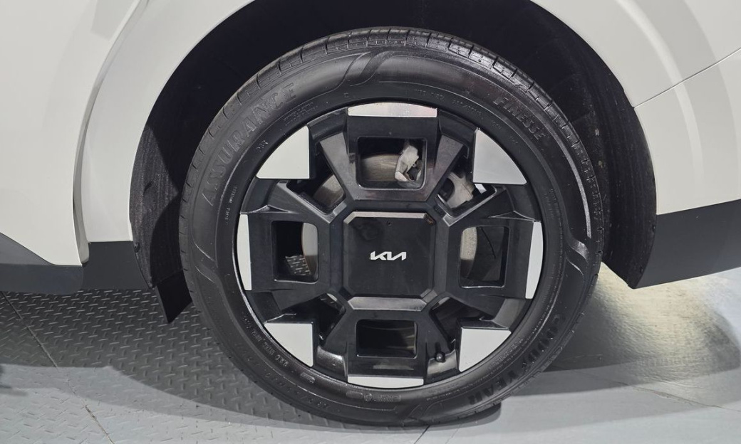 Kia Carnival 7-Seater Outdoor, 2025