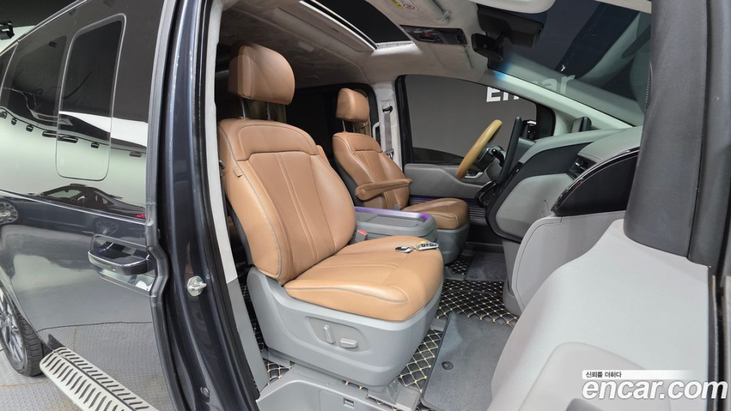 Hyundai Staria Lounge 9-Seater, 2023