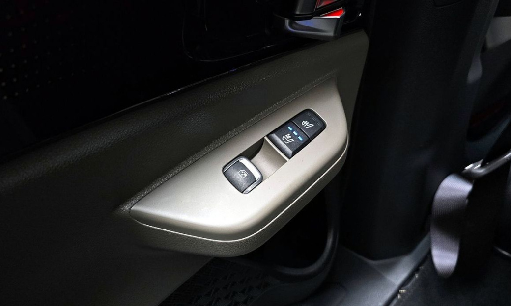 Kia Carnival 9-Seater Signature, 2024