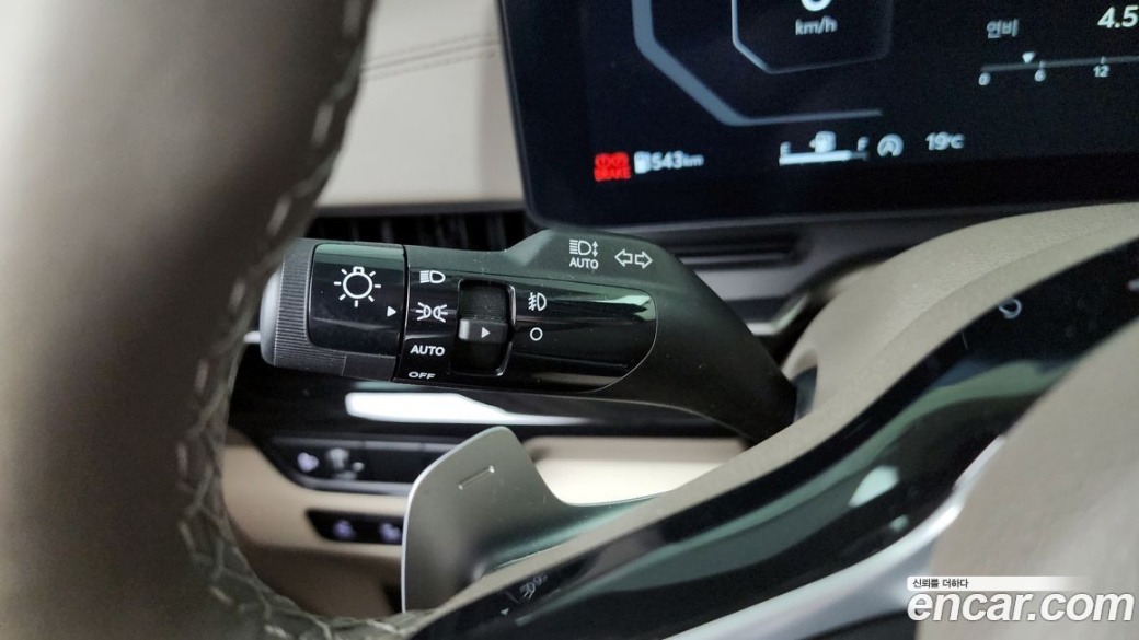 Kia Carnival 9-Seater Signature, 2025