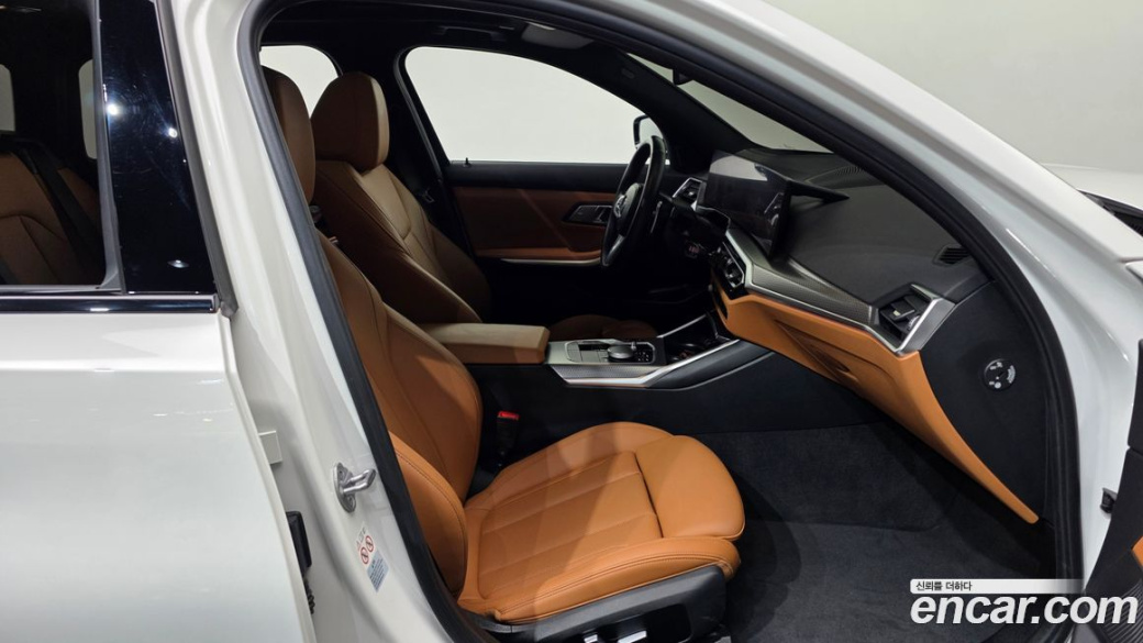 BMW 3-Series 320i Touring M Sports, 2023
