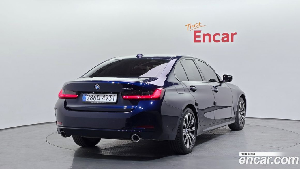 BMW 3-Series 320i, 2025