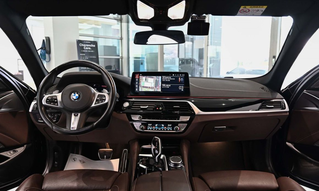 BMW 5-Series 530i xDrive M Sport Package, 2022