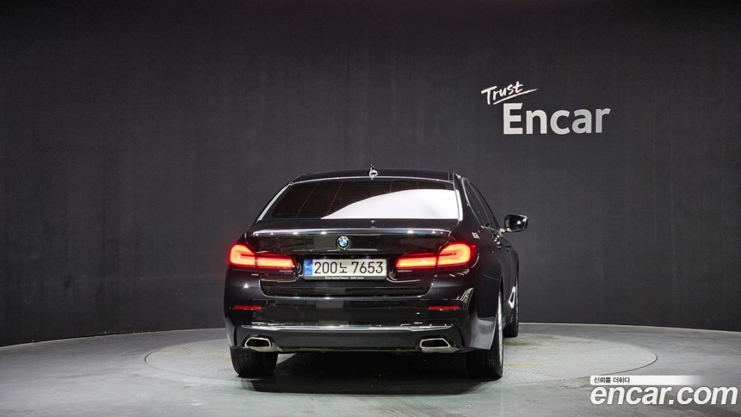 BMW 5-Series 520i Luxury, 2023