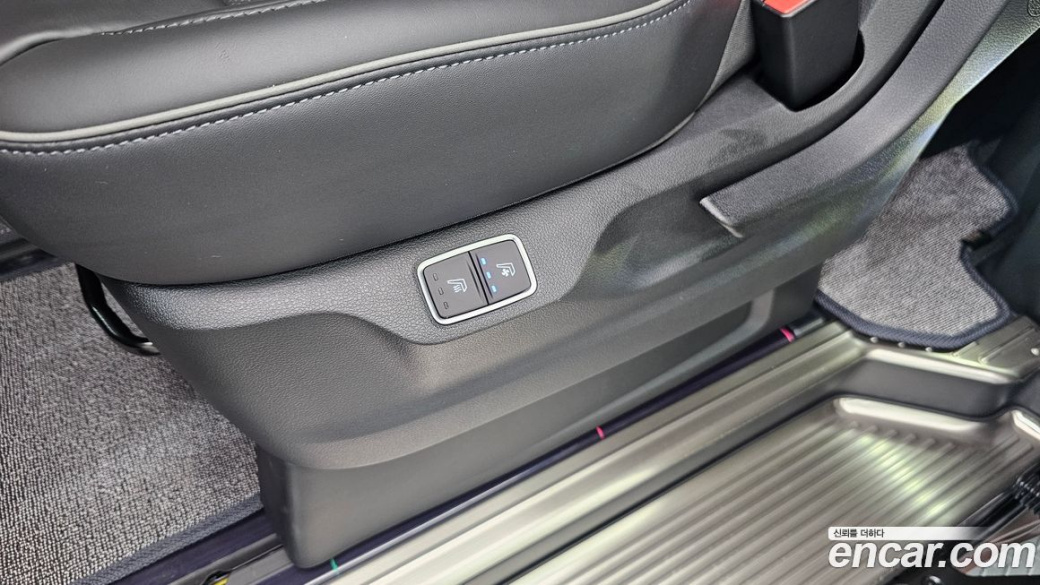 Hyundai Staria Lounge 9-Seater, 2025