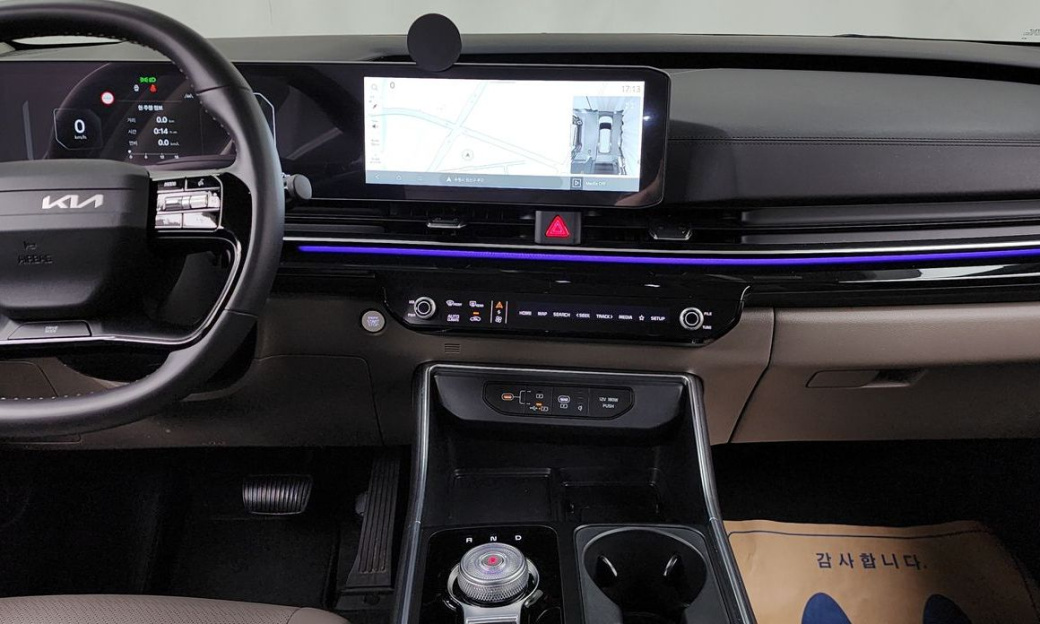 Kia Carnival 7-Seater Gravity, 2025