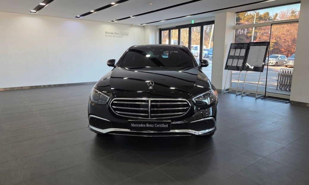 Mercedes-Benz E-Class E350 4MATIC Exclusive, 2023