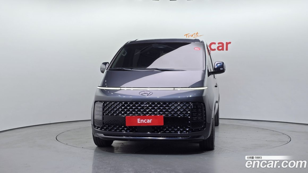 Hyundai Staria 4WD Lounge 7-Seater, 2023