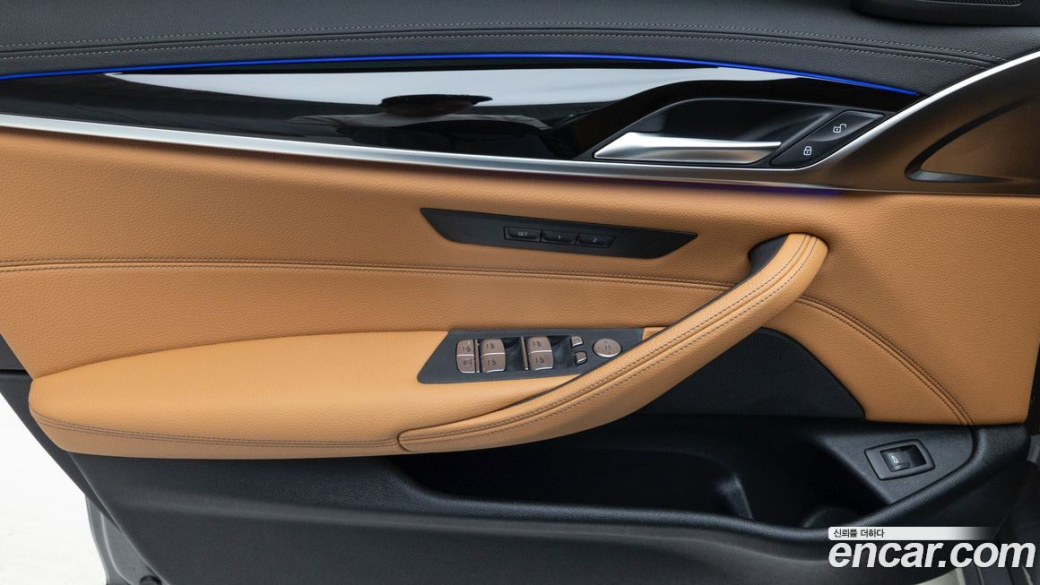 BMW 5-Series 520i Luxury, 2022