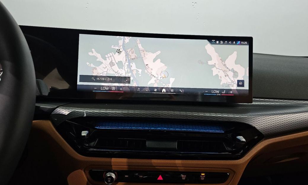 BMW 3-Series 320i M Sport, 2025