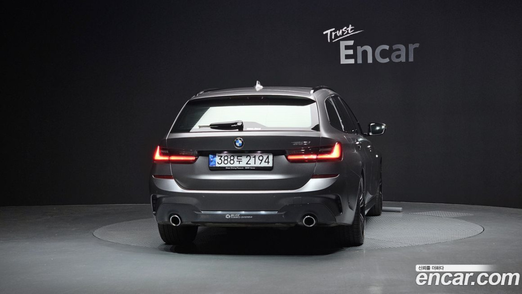 BMW 3-Series 320i Touring M Sports, 2022