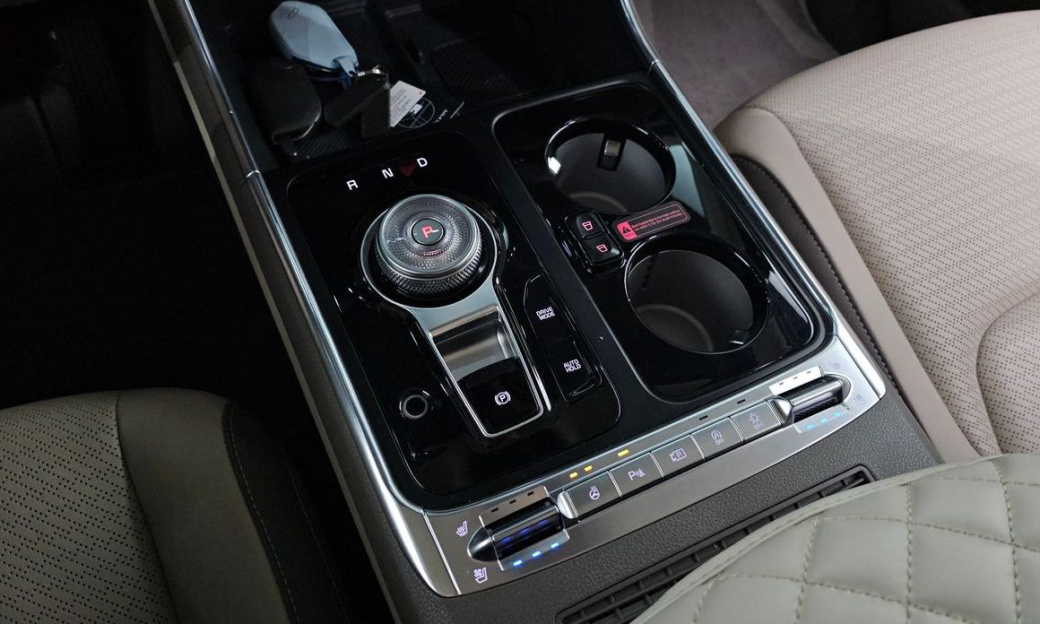 Kia Carnival 9-Seater Hi Limousine, 2024
