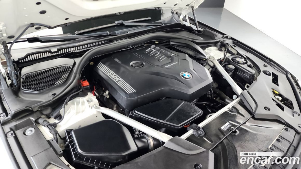 BMW 5-Series 520i Luxury, 2023