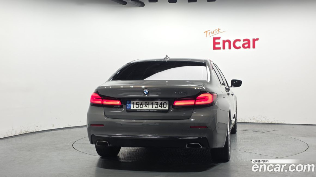BMW 5-Series 520i Luxury, 2022