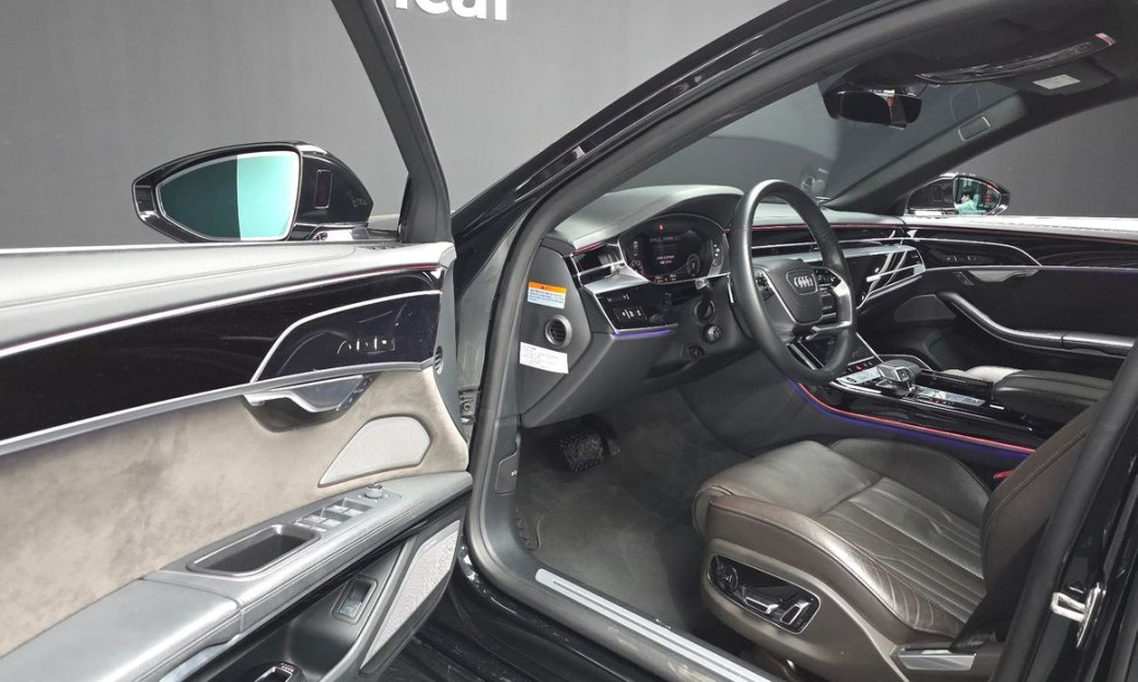 Audi A8 55 TFSI Quattro LWB, 2021