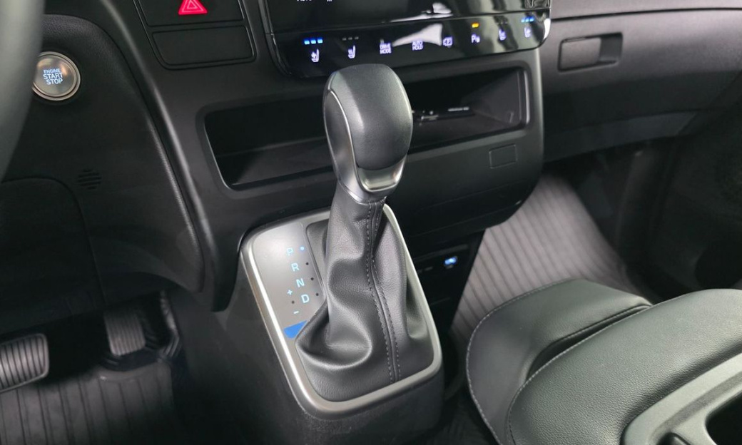 Hyundai Staria Tourer 11-Seater, 2025