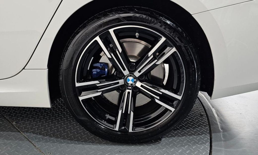 BMW 3-Series 320i M Sport, 2024