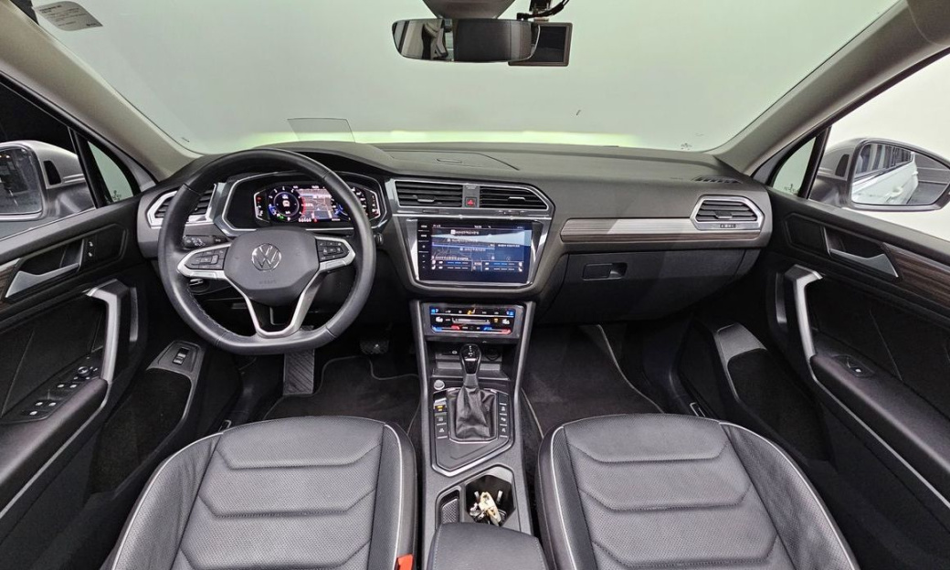 Volkswagen Tiguan 2.0 TSI Prestige, 2024